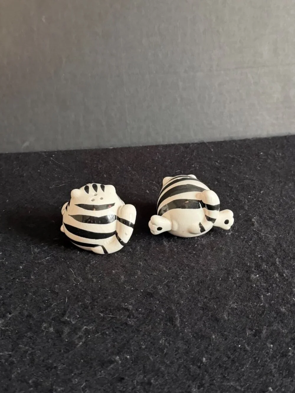Discontinued Vintage Pier 1 Imports Ceramic“Chubby Cat” Salt/Pepper Shakers